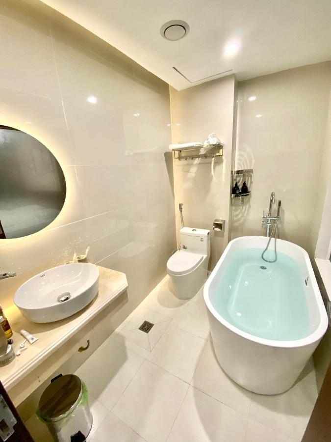 Moonlight Hotel Ha Long Bagian luar foto
