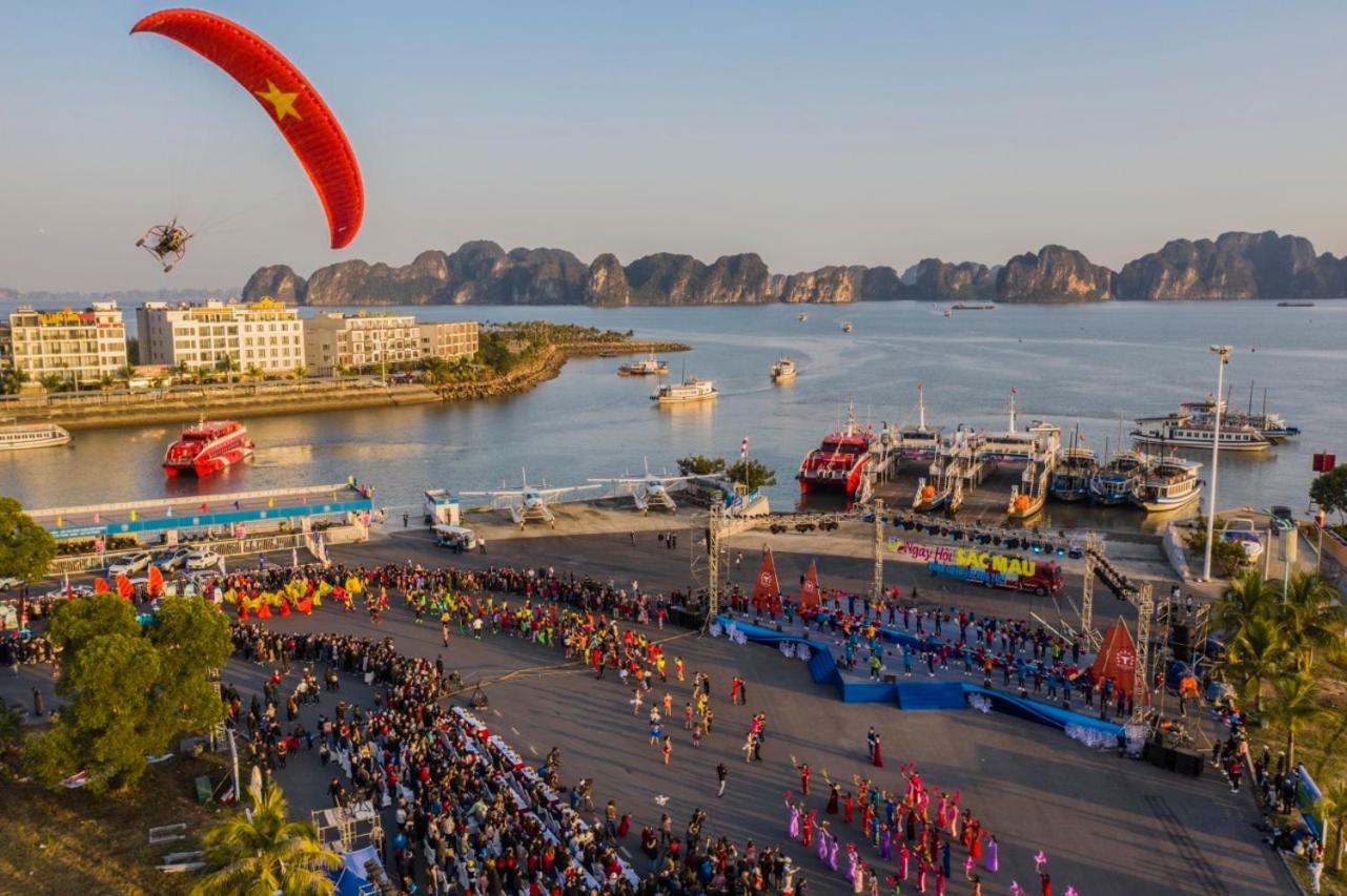 Moonlight Hotel Ha Long Bagian luar foto
